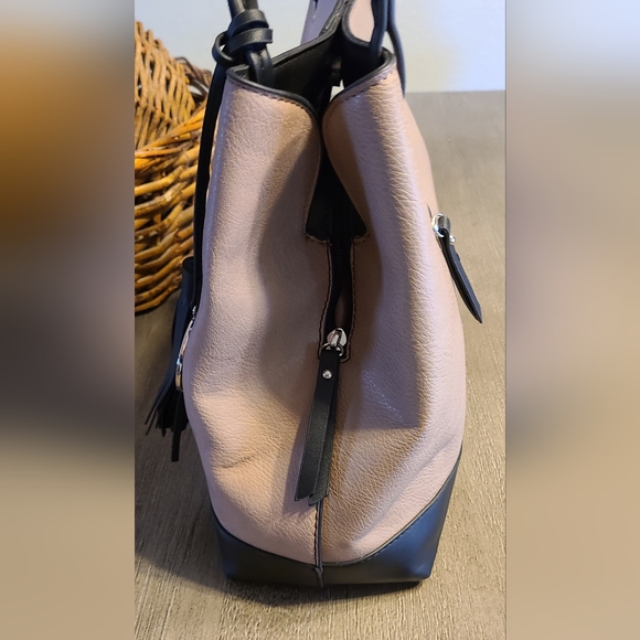 Adrienne Vittadini Tote - Picture 3 of 12